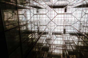 Obraz premium Reflection in the windows of a modern office building, abstract background