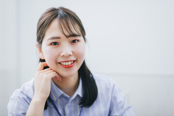portrait of a smiling businesswoman　笑顔で仕事するビジネスウーマン