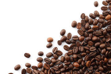 Naklejka premium Many roasted coffee beans isolated on white , top view