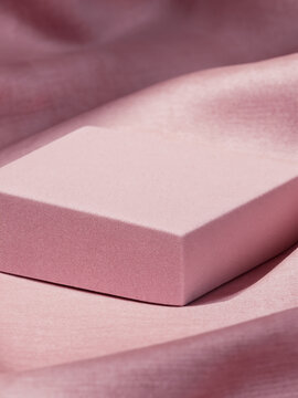 jewelry product  stand_cosmetic display_podium on soft fabric