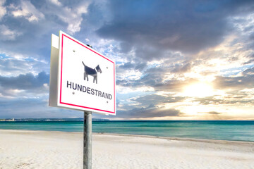 Schild, Hundestrand, Ostsee, Deutschland 