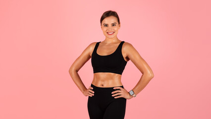 Obraz premium Body Shaping. Athletic Female Keeping Hands On Waist And Smiling At Camera
