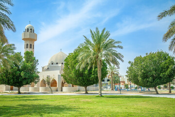 Al Hamra'a mosque with garden in foreground, Dammam, Saudi Arabia