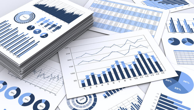 山積みされたビジネス資料、事業戦略の構築やデータ分析のイメージ