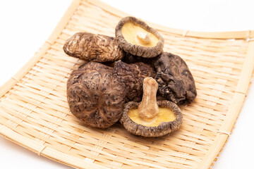 白背景の干し椎茸