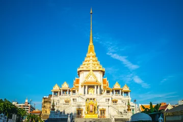 Fotobehang Facade of Wat Traimit in Bangkok, thailand © Richie Chan