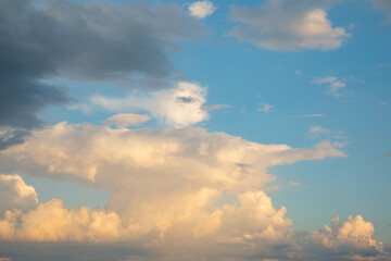 夏の夕暮れ　clouds and sun