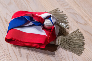 une echarpe tricolore de maire en France 