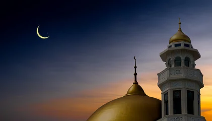 Photo sur Plexiglas Half Dome mosque dome mosque light of hope arabic islamic architecture and half moon and the sky has stars The mosque is an important place in Islam.