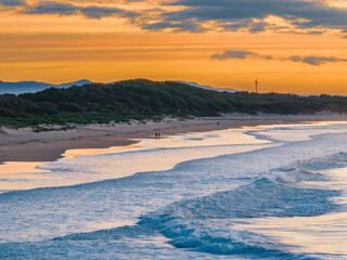 Naklejka premium Sunrise seascape with waves