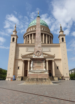 Nikolaikirche mit Obelisk in Potsdam