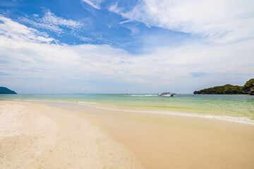 Fototapeta na wymiar Beautiful beach on the tropical sea at Khai island, Satun Province, Thailand.