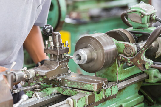 Operation of manual lathe machine.