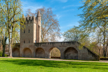 Fototapeta premium Ehemalige Stadtmauer mit Heidentürmchen in Speyer. Region Pfalz im Bundesland Rheinland-Pfalz im Deutschland