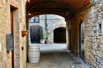 Percorso sotterraneo legato alle mure medievali dell a città di Castellina in Chianti in provincia di Siena. - obrazy, fototapety, plakaty