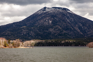 阿寒湖から望む雄阿寒岳