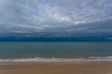 Fototapeta premium Gathering clouds at Myrtle Beach