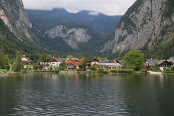 Fototapeta na wymiar Austria's Charming Village in the Lap of Nature