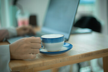 Every salaryman needs to have basic skills or skills for working in the office that can help them work more efficiently.  Don't allow yourself to work every day without the right way to do it.  Rather