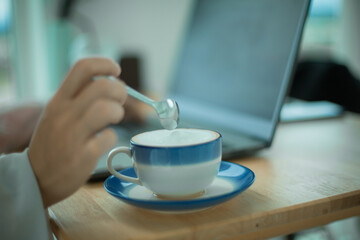 Every salaryman needs to have basic skills or skills for working in the office that can help them work more efficiently.  Don't allow yourself to work every day without the right way to do it.  Rather