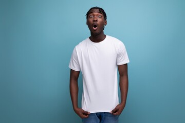 a dark-skinned European young man with dreadlocks is dressed in a white T-shirt for printing information on it