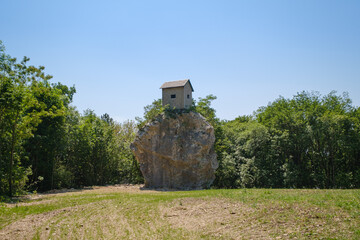 Fototapeta na wymiar House on the top of the stone in Vipavska valley