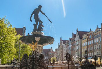Neptune Fountain in the historic Old Town of Gdansk © Lichtwolke99