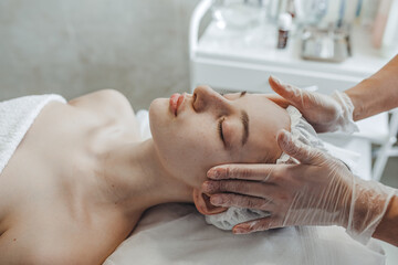 Preparing skin for beauty procedure 