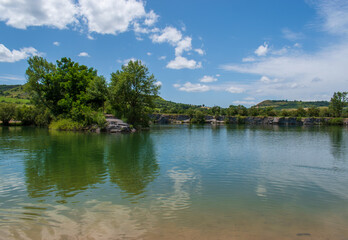 Le lac de la Cisba, Séverac, Aveyron, France - obrazy, fototapety, plakaty