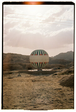Fototapeta Hot-air balloon in the desert