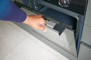 men hand open a electric oven 