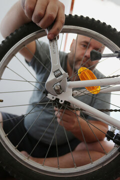 changing a tire on bike