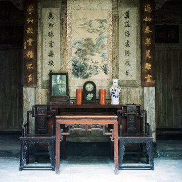 The layout and display of items in Chinese feng shui.
