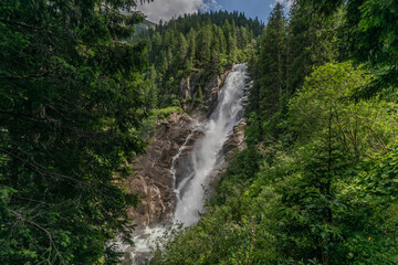 Großer Wasserfall