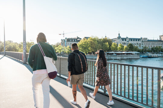 Friends exploring the city in Zurich