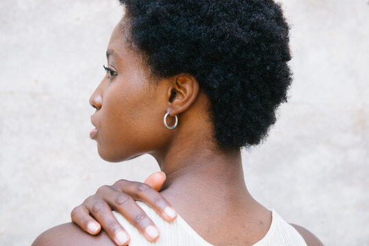 view of an afro woman in profile 