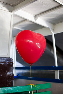 heart shape red baloon