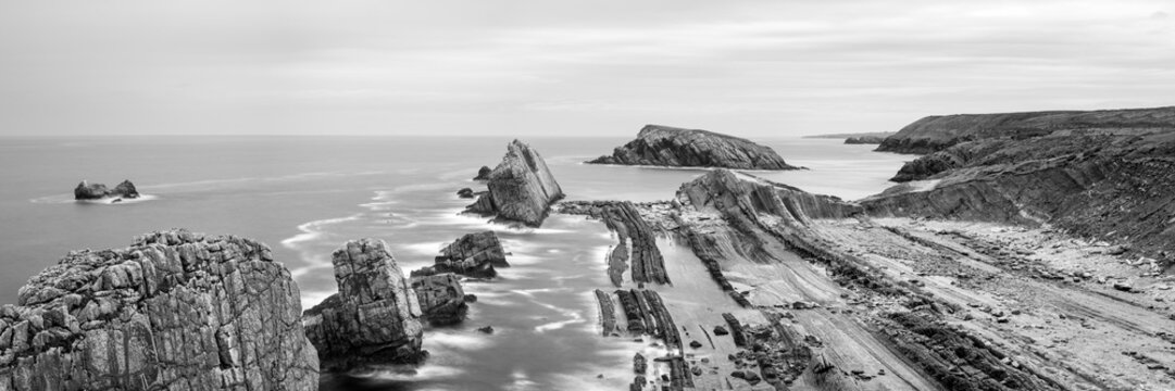 Urros de Liencres Arnia Coast black and white spain