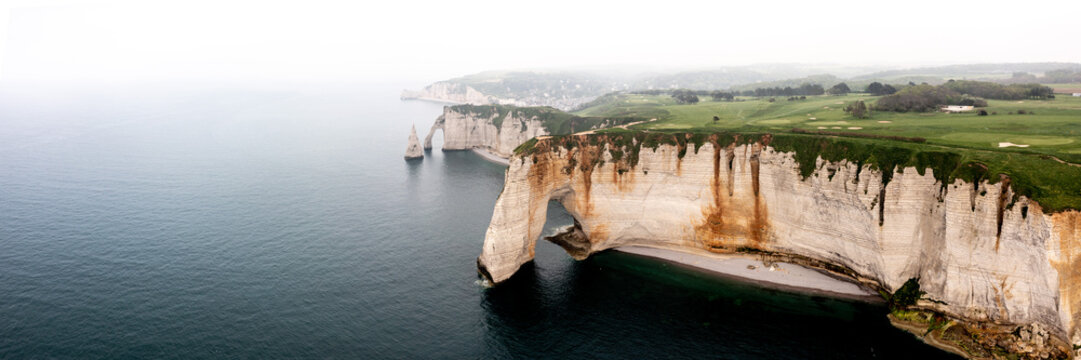 Etratet Porte d'Aval arch L'Aiguille Needle White cliffs france