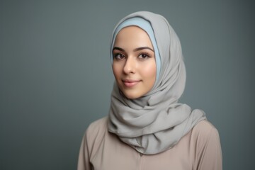 Naklejka premium Hijab woman with headscarf isolated on grey background.