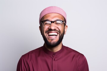 Obraz premium Portrait of a happy young muslim man wearing eyeglasses