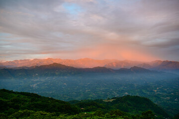 Obraz premium At dusk, the romantic red or orange sunset glow on the top of the mountain. At dusk, the scenery of the seaside in Miaoli County.