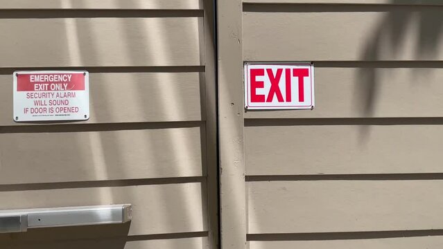Emergency exit door for quick and safe evacuation