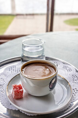 Delicioso café turco a la orilla del Bosforo