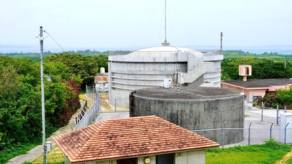 沖縄県津堅島のにんじんの形をした展望台から見える風景