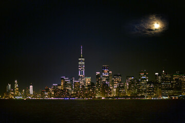 Obraz premium New York city skyline at night. USA