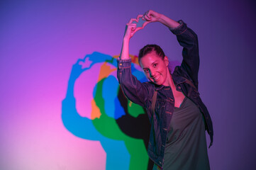 Photo session with a play of triple lights for a young girl dressed in a jean jacket and backpack