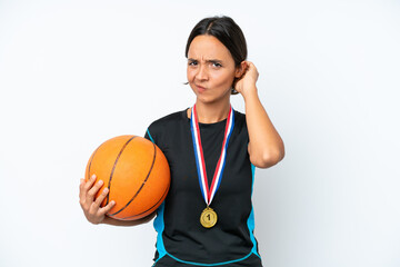 Young basketball player woman isolated on white background having doubts