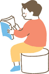 本を楽しそうに読む少年_色