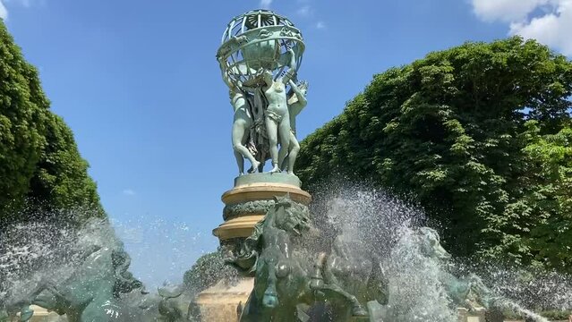 Fontaine des quatre saisons &agrave; Paris